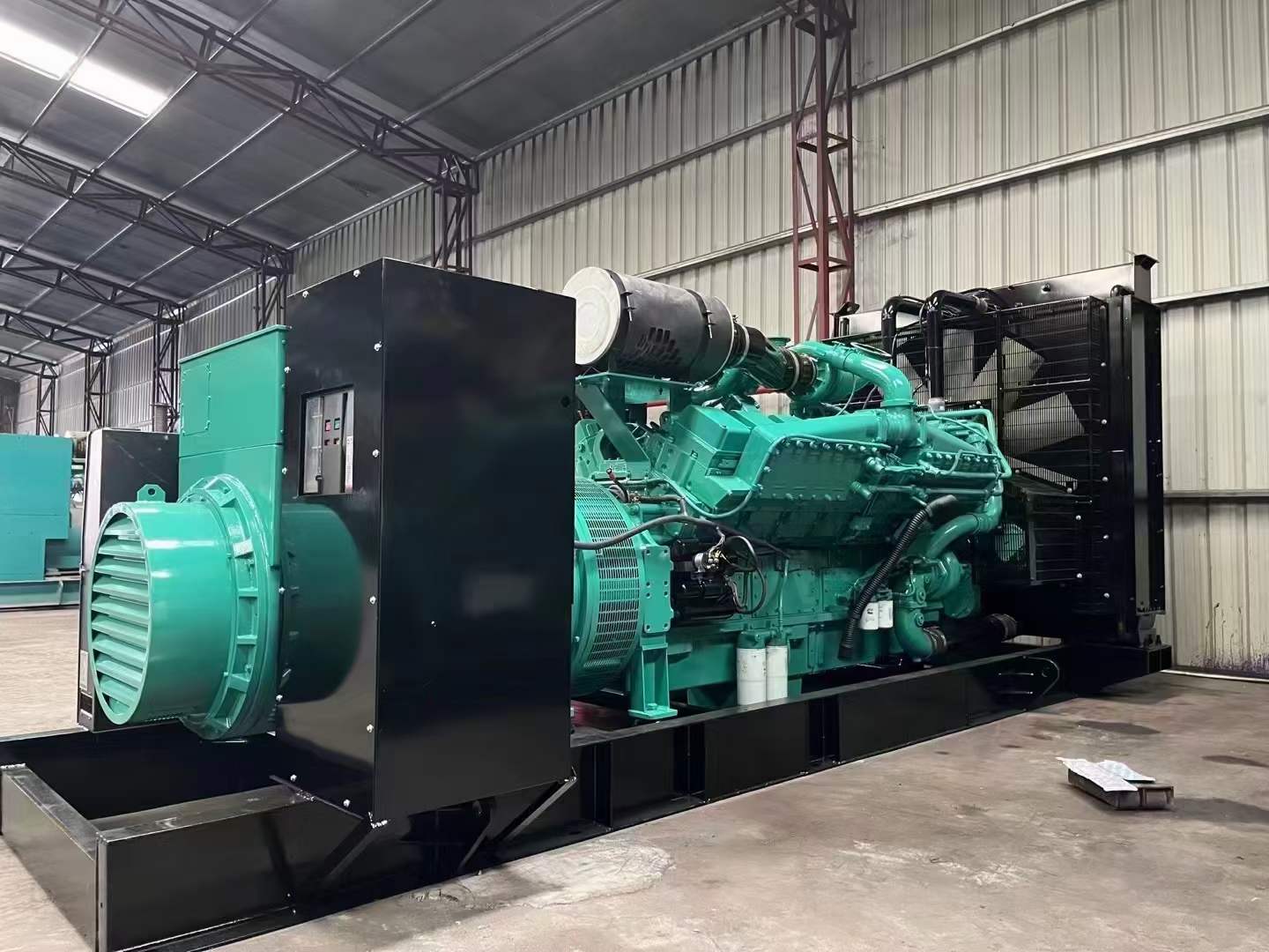 翁源如何降低 800kW 柴油发电机输出电流的波动？